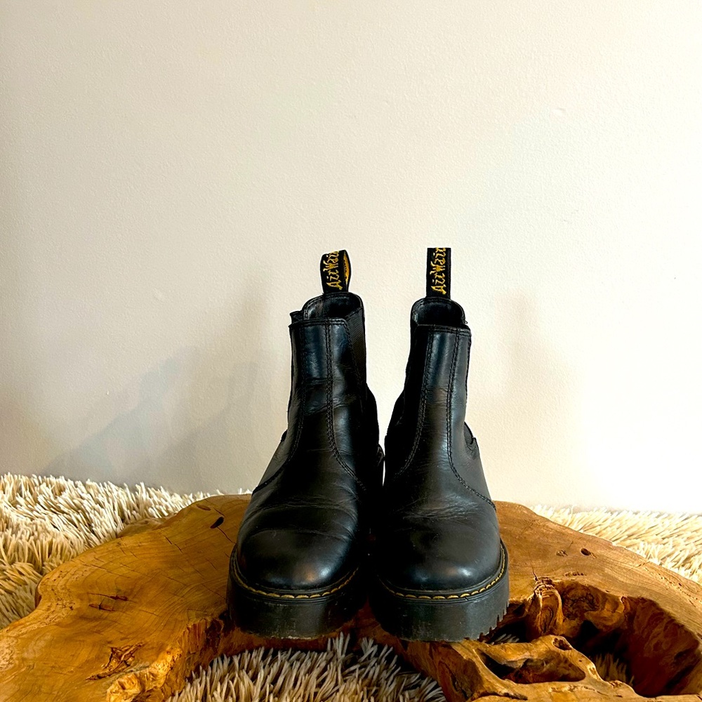 Dr. Martens platform chelsea boots! ✌️